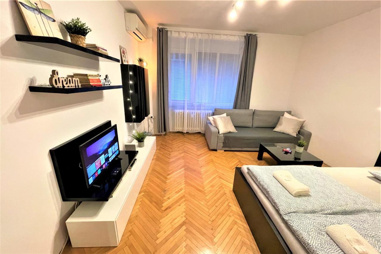 Apartment Helen - Old Town, Ac Bratislava Eksteriør bilde